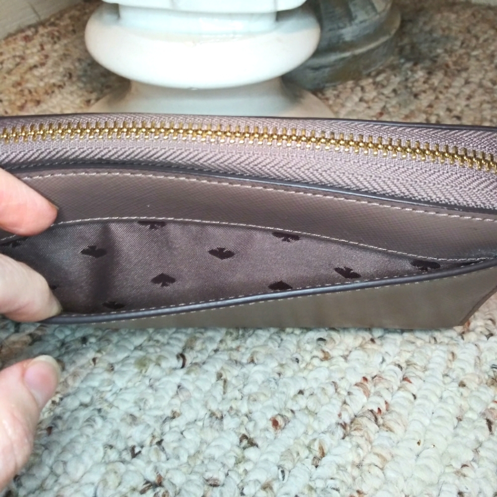 Kate Spade NWOT Taupe Large Leather Continental Zip Around Leather Wallet - Picture 8 of 13